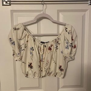 Women’s cropped blouse. Size medium.